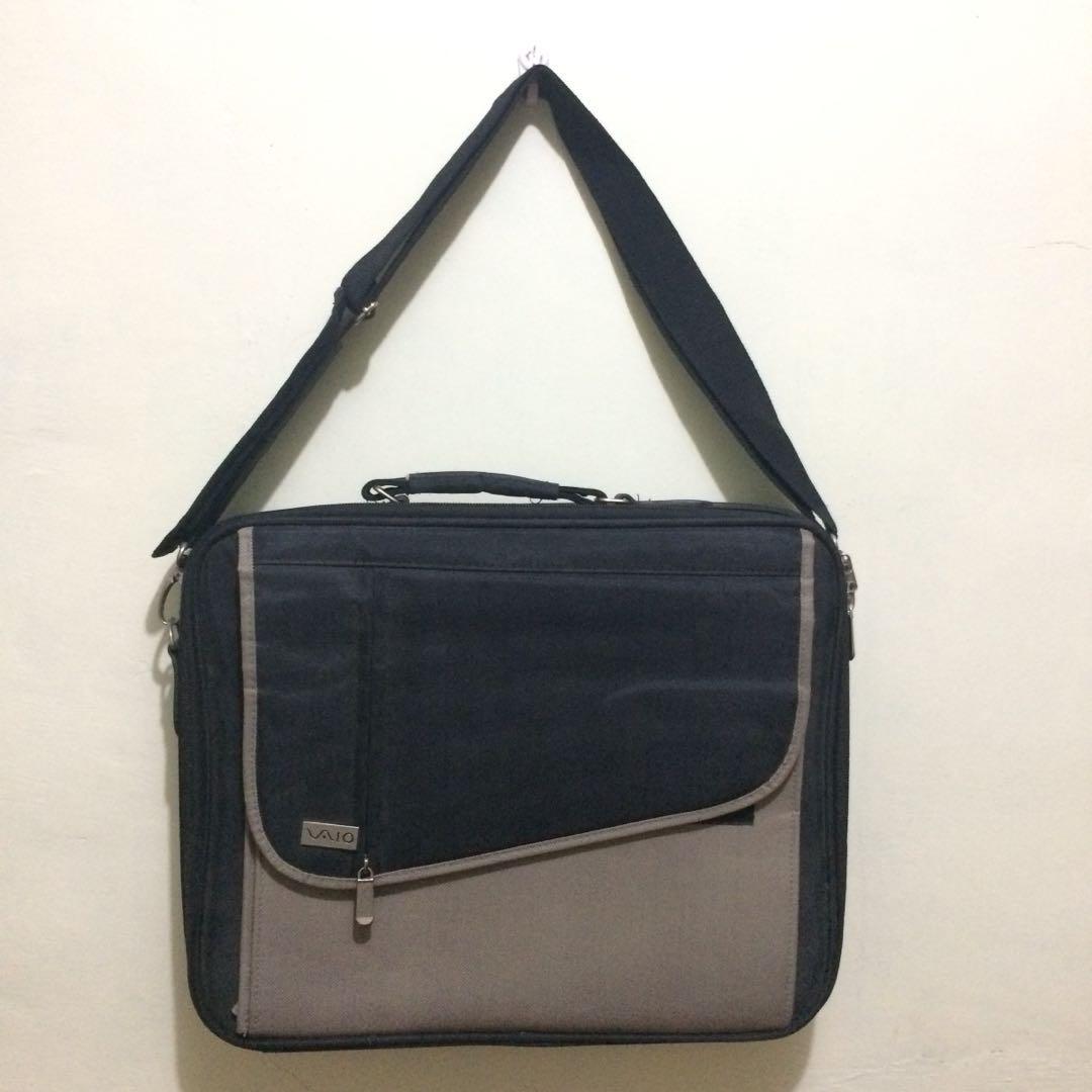 Targus Sony Vaio Laptop Bag (Category: Laptops & Notebooks) located in San Mateo. Submitted by declutter_with_me_now (Listing ID 178342428, Image 1). Description: Original Targus Bag With Vaio Logo Zipper ana Straps are intact.