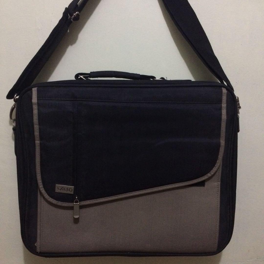 Targus Sony Vaio Laptop Bag (Category: Laptops & Notebooks) located in San Mateo. Submitted by declutter_with_me_now (Listing ID 178342428, Image 2). Description: Original Targus Bag With Vaio Logo Zipper ana Straps are intact.