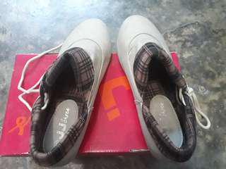 JJ Shoes Girl