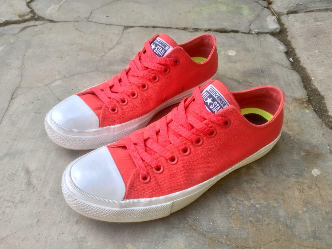 chuck taylor ii red