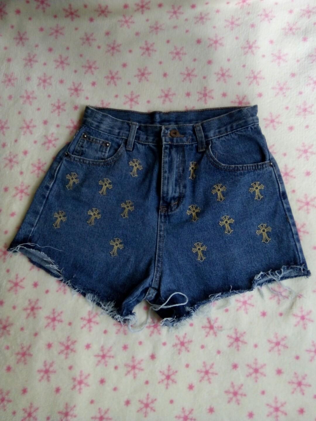 High waist denim shorts (Category: Shorts) located in Cebu City. Submitted by rane02 (Listing ID 179557877, Image 1). Description: Size 26-27.