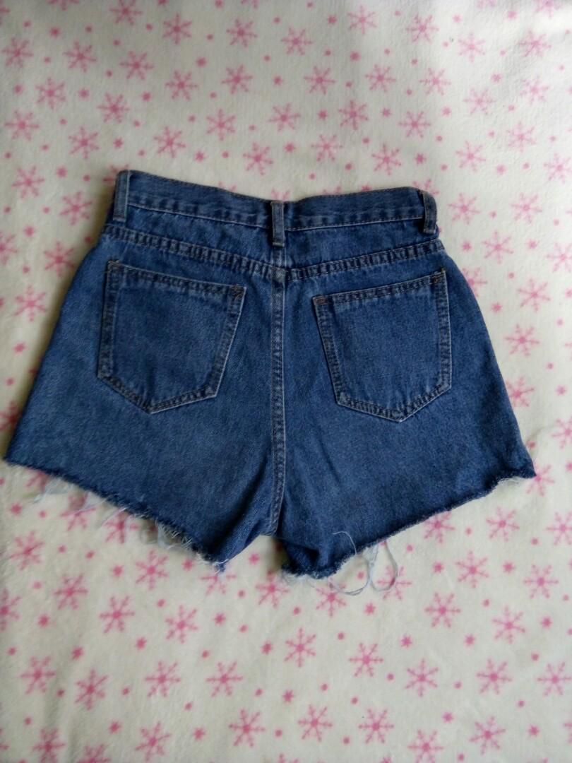 High waist denim shorts (Category: Shorts) located in Cebu City. Submitted by rane02 (Listing ID 179557877, Image 2). Description: Size 26-27.