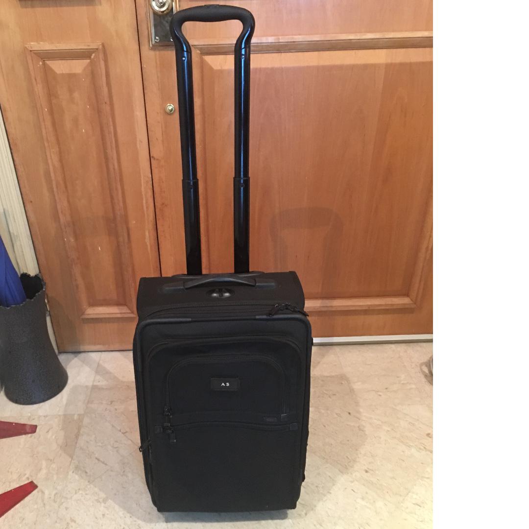 tumi alpha 2 carry on 2 wheel