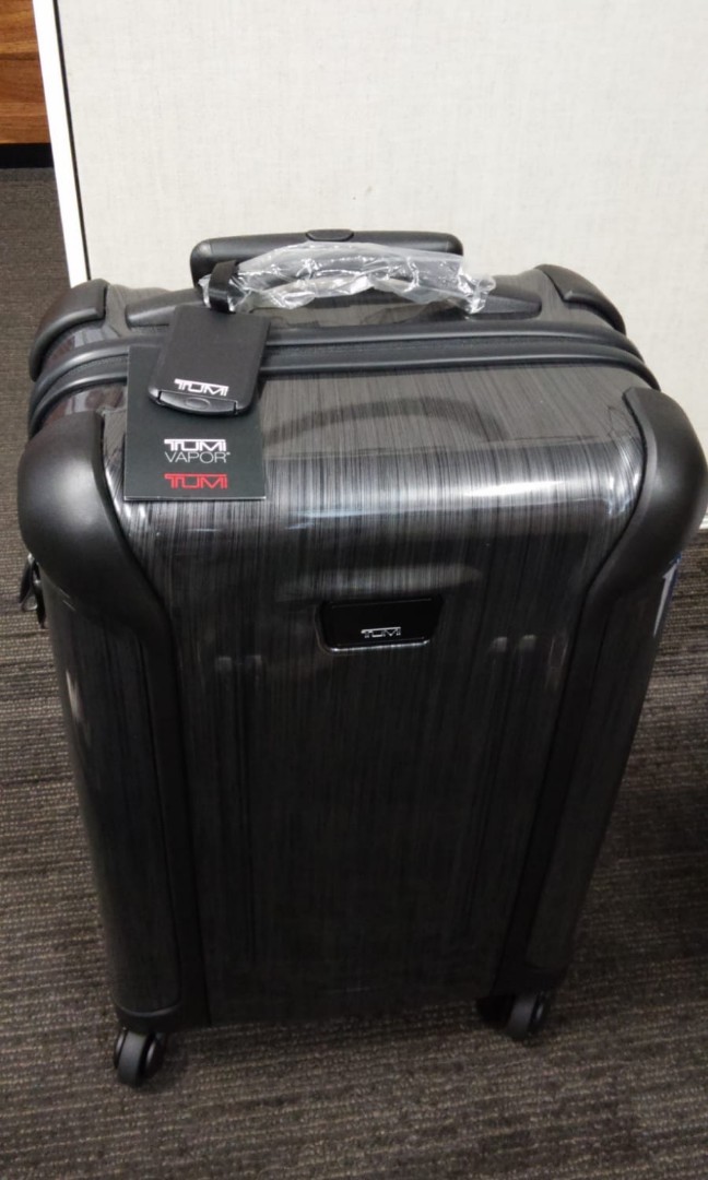 Tumi vapor cabin size luggage, Hobbies & Toys, Travel, Luggage on Carousell