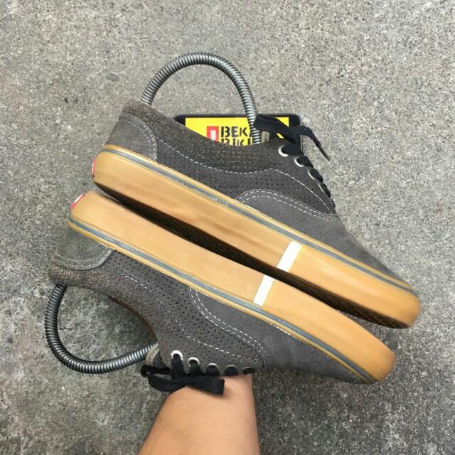 Vans era pro carbon Fesyen Pria Sepatu di Carousell