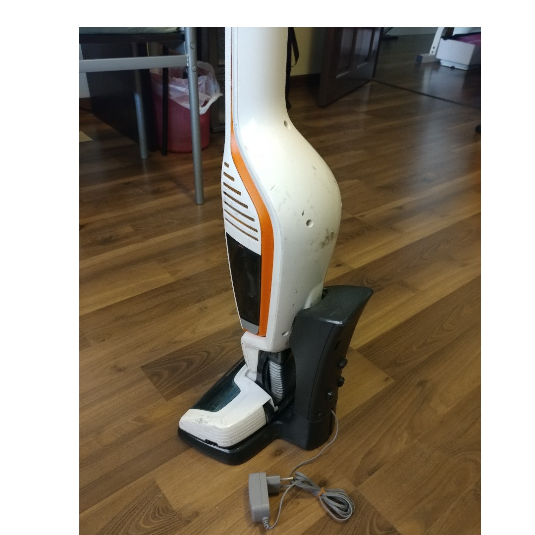 Electrolux ergorapido 2025 vacuum not charging