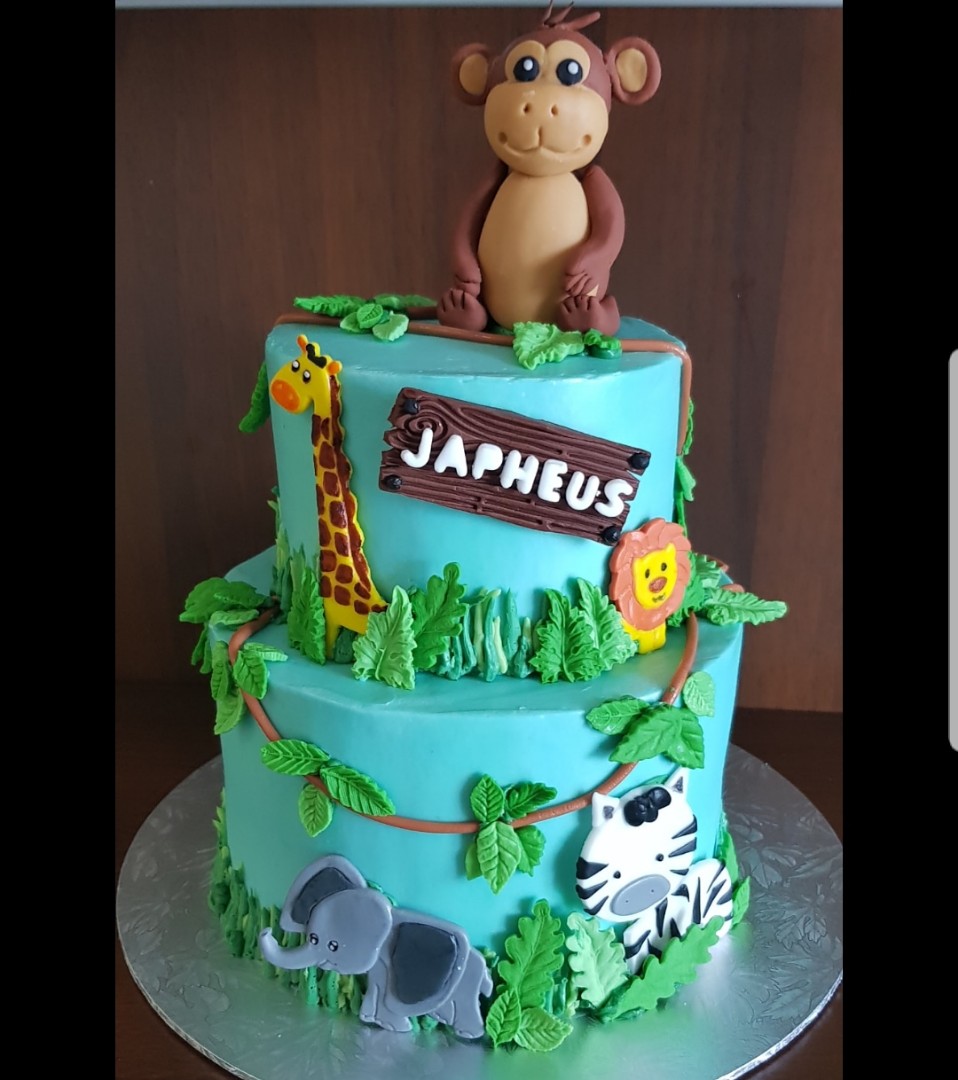 Jungle Theme Birthday Cake, Food &amp; Drinks, Baked Goods on Carousell