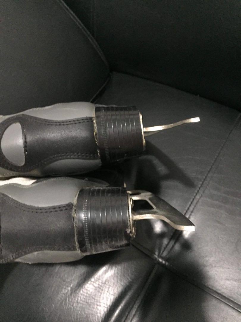 BLACK ICE SKATES (Category: Skates, Rollerblades & Scooters) located in Paranaque City. Submitted by earaa (Listing ID 179638579, Image 3). Description: Size 6 ice skates!! perf for beginners or if u just want ur own pair!! Rfs: i have a nice pair pa!! No major flaws or issues.
