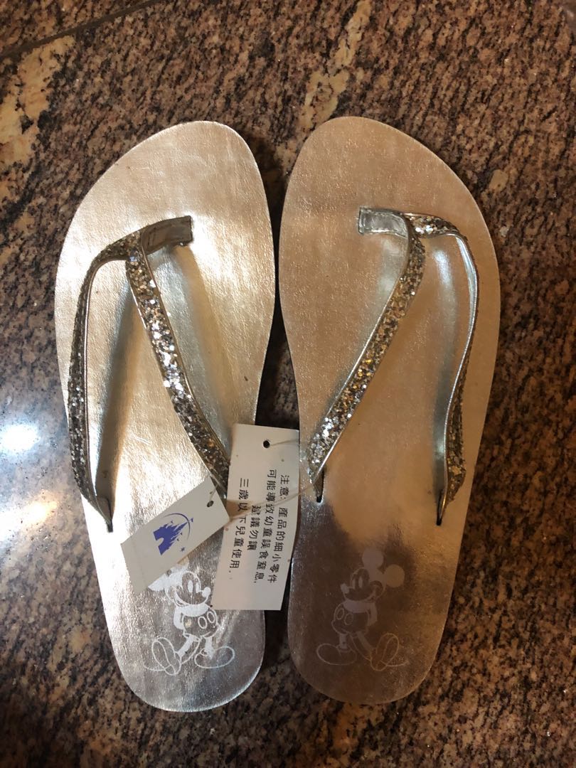 Disneyland flip flops, 女裝, 鞋, 拖鞋 Carousell