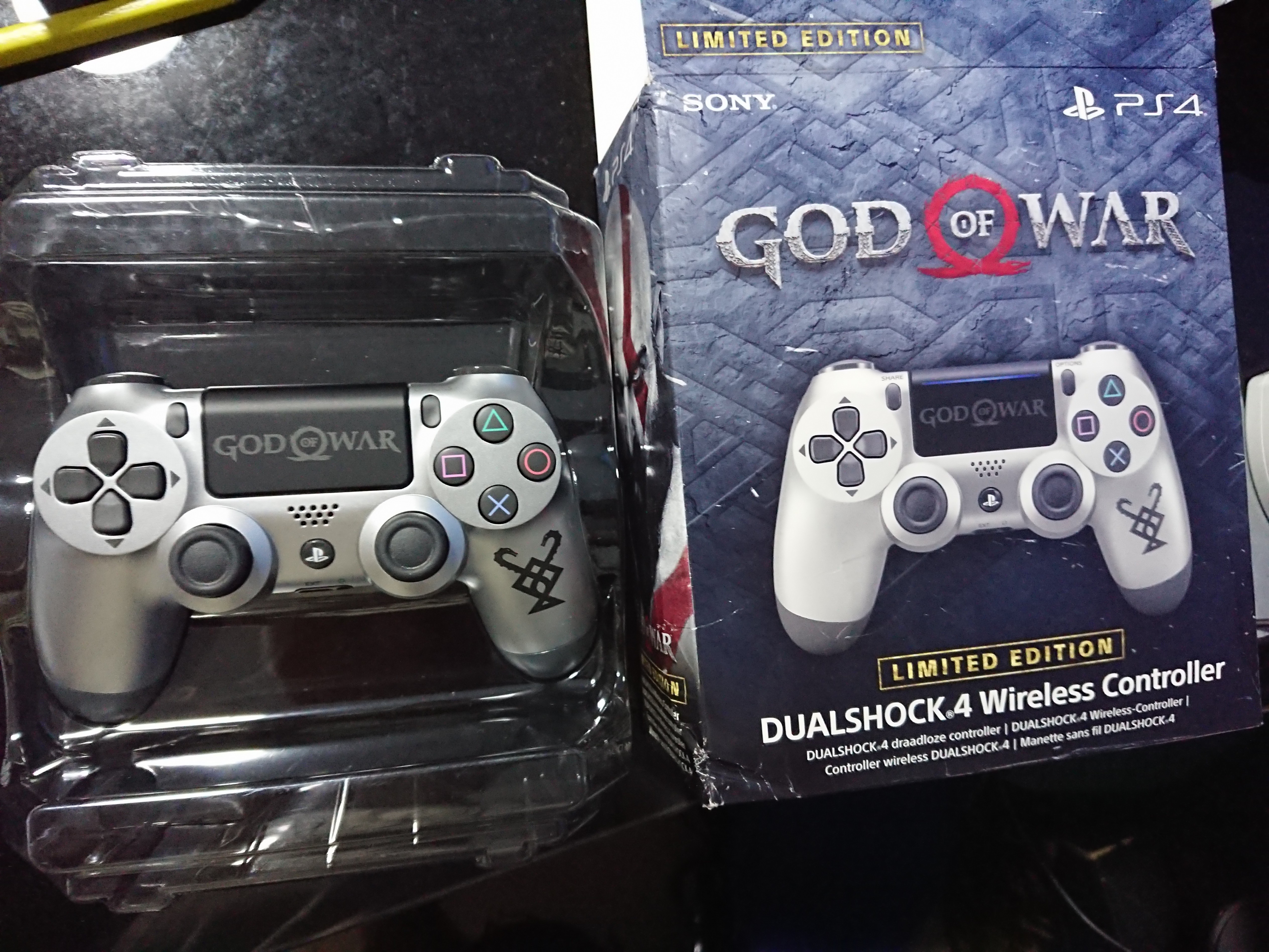 god of war dualshock