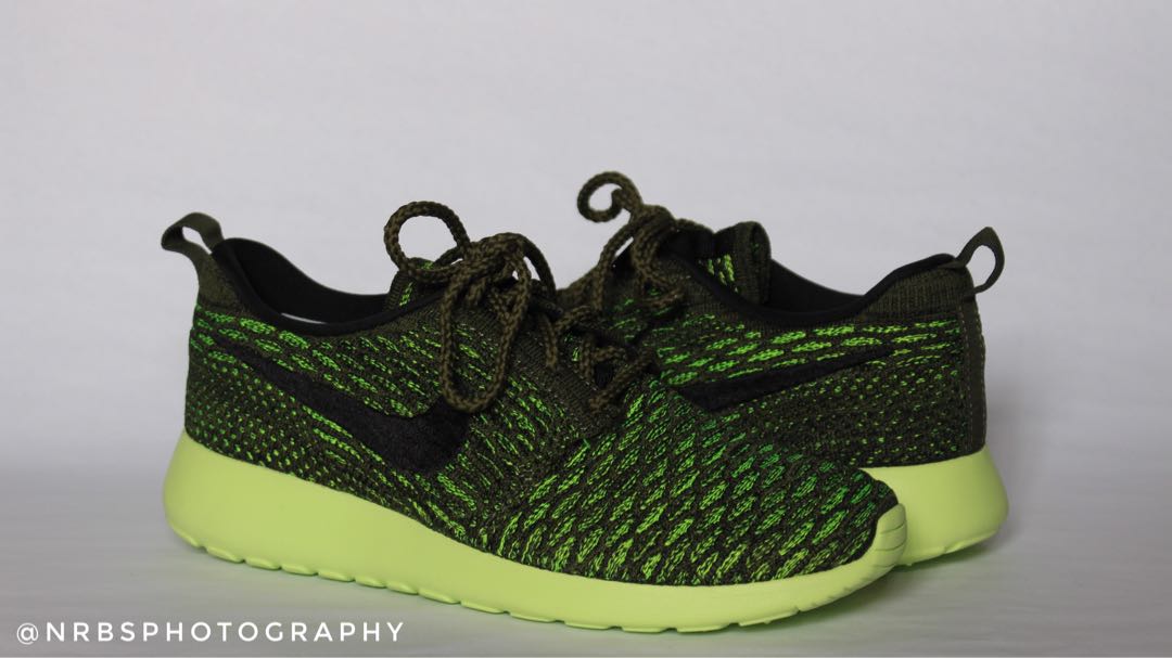 roshe run green and black