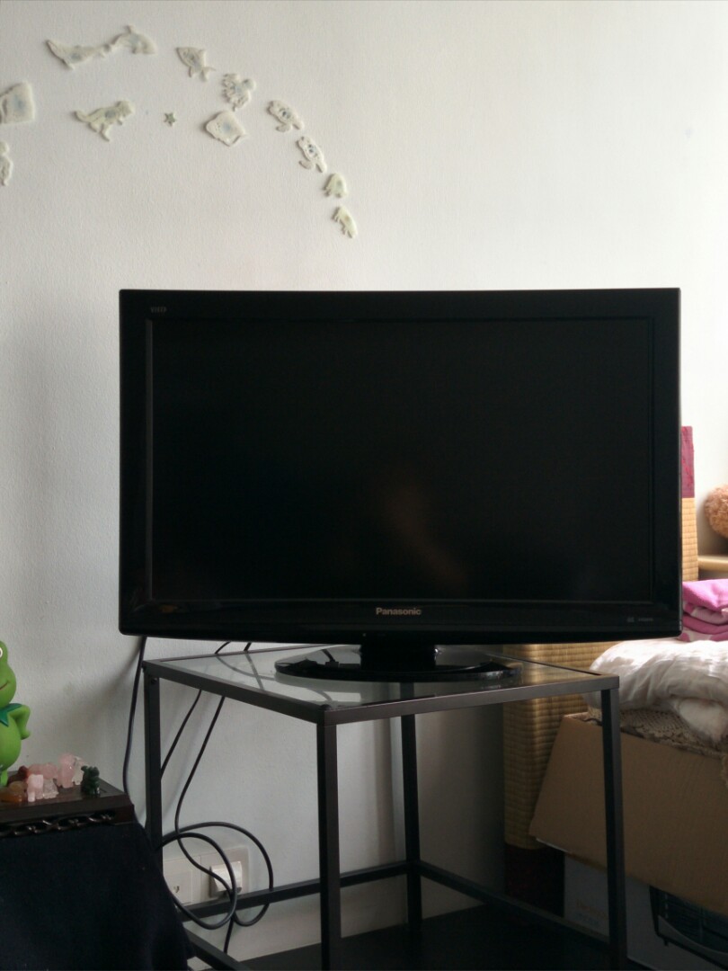 Panasonic 32 inches TV Th-L32X10S2, Home Appliances, TVs & Entertainment  Systems on Carousell