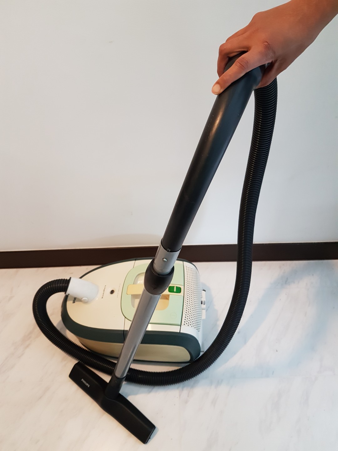 Philips HomeHero Vacuum cleaner with 3 