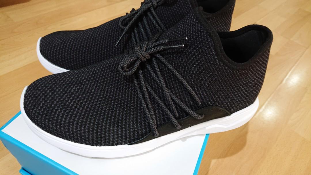 Vessi waterproof shoes Midnight black + extra insoles, Men's Fashion