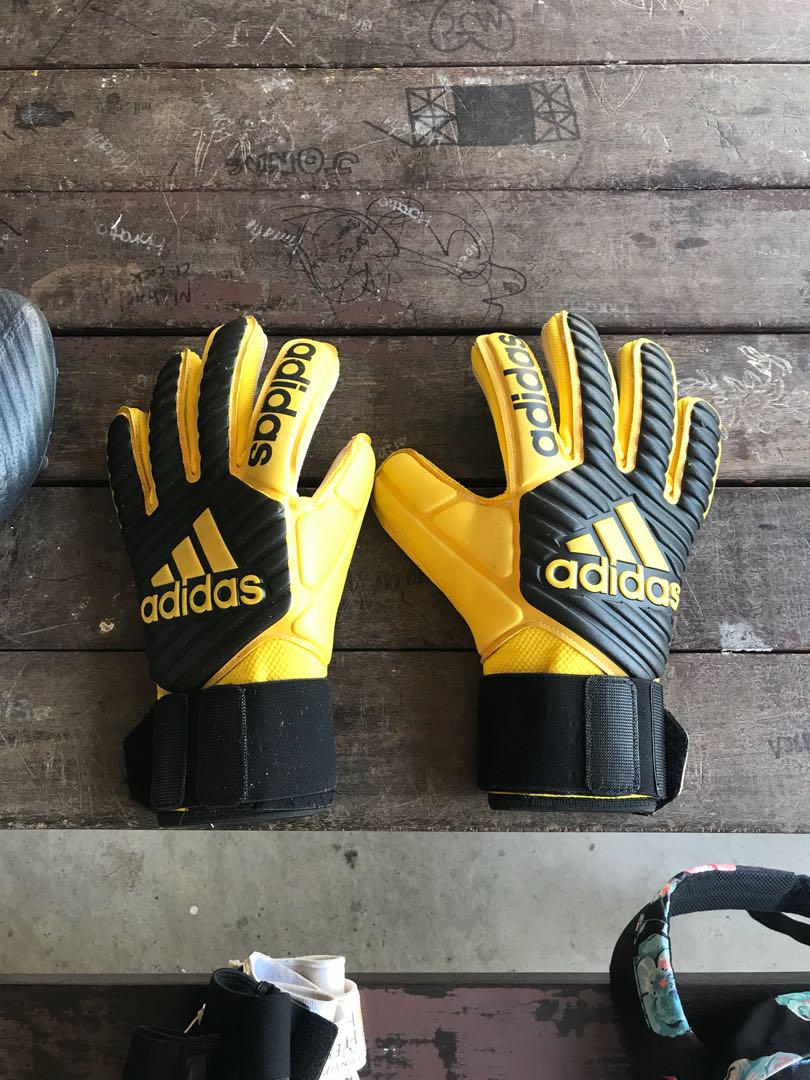 classic goalkeeper gloves