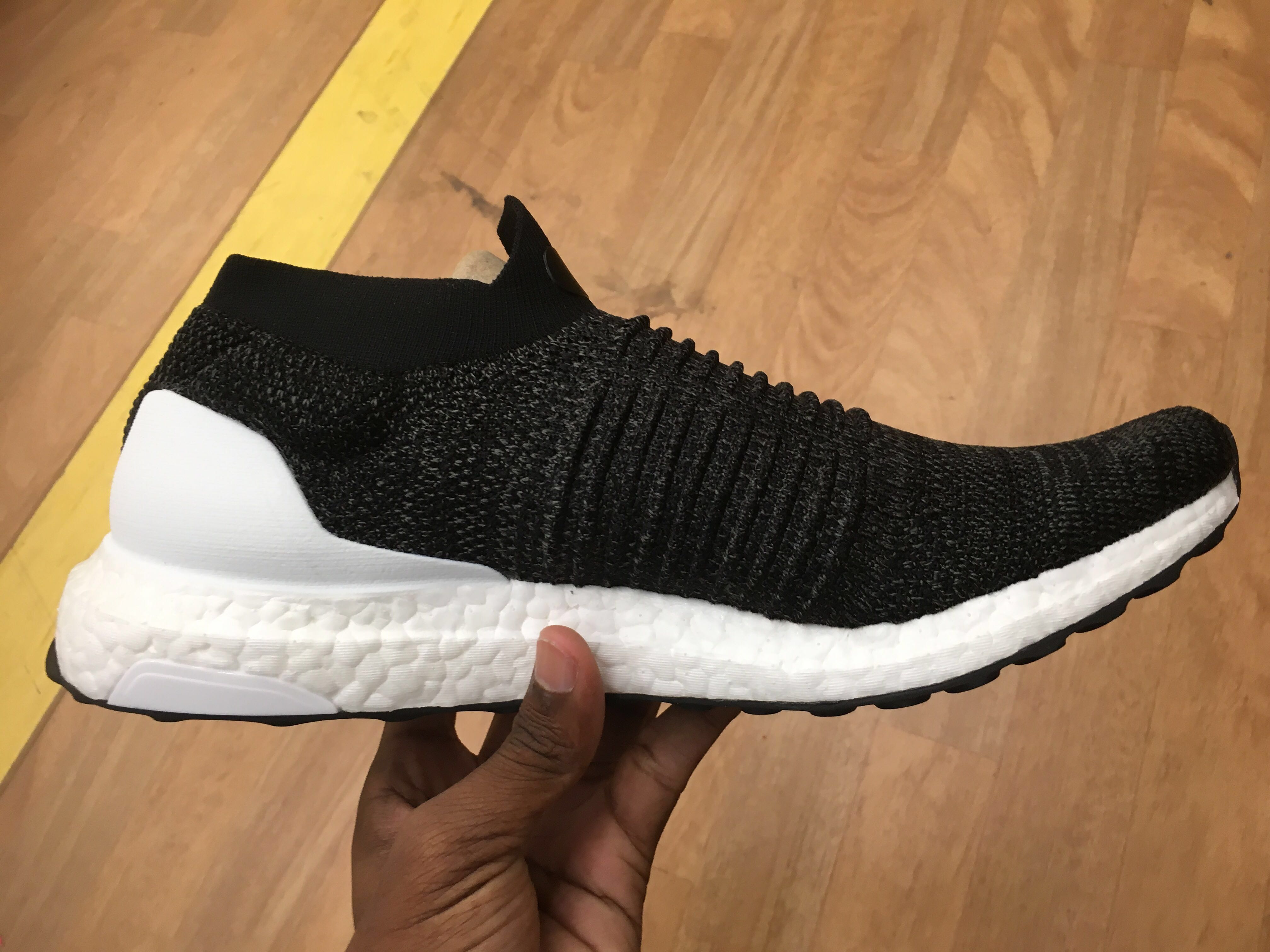 ultraboost uncaged laceless