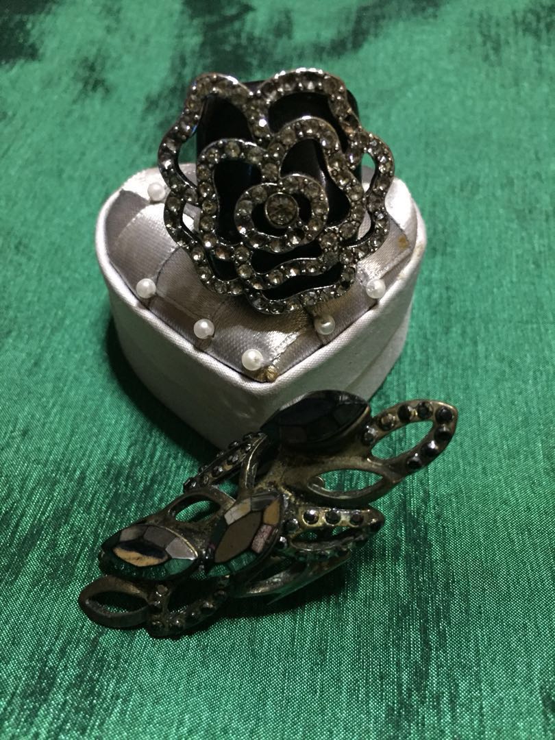 Bundle 2 Forever 21 Rings silver heart jewelry box not included