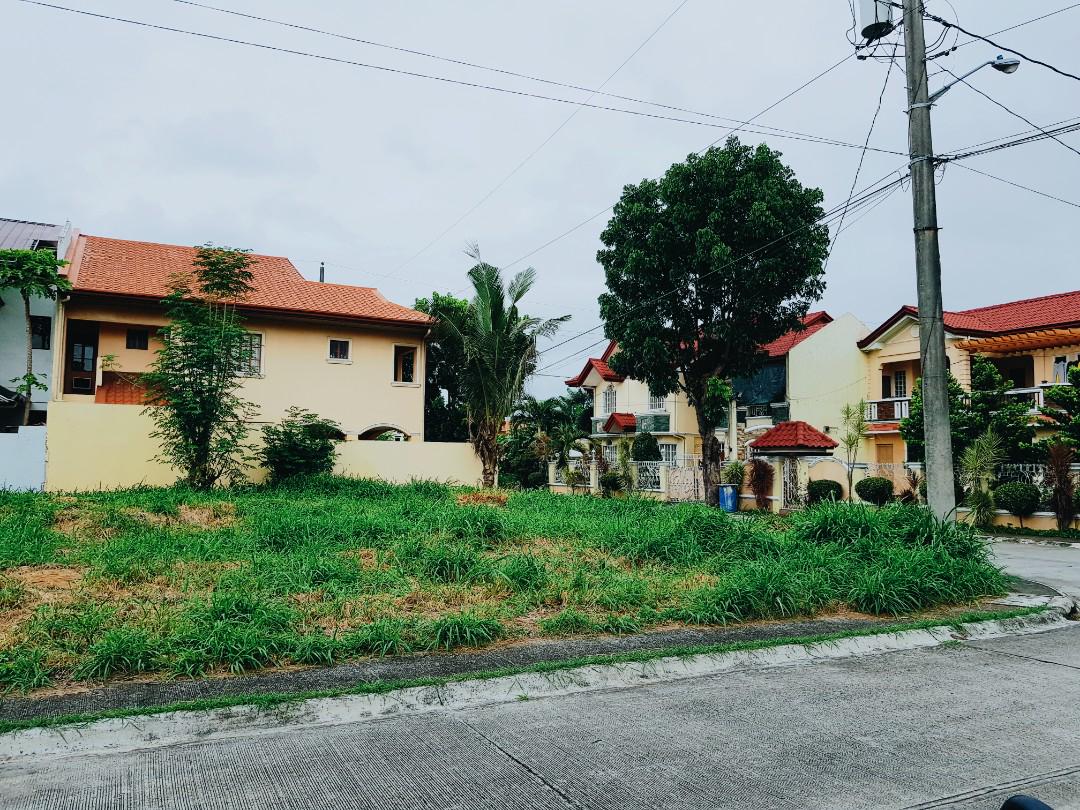 Corner Lot for Sale Villa Esmeralda, Property, For Sale on Carousell