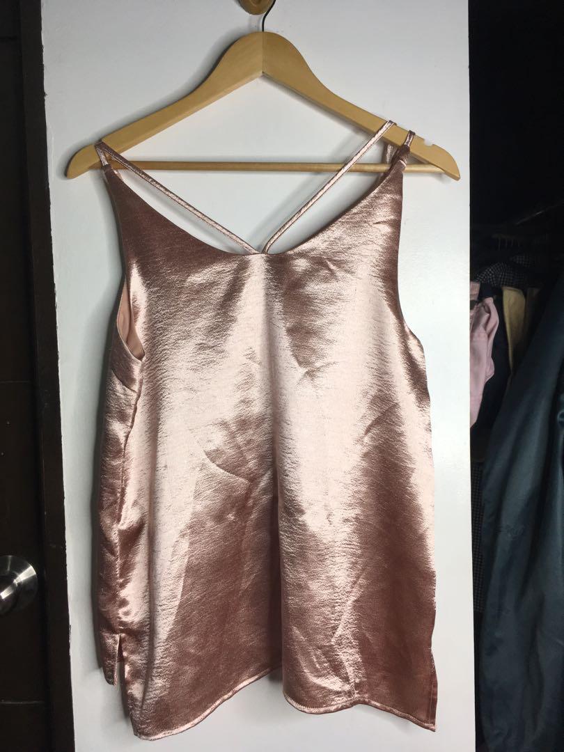 Pink top (Category: Sleeveless) located in Marikina City. Submitted by reesespieces1 (Listing ID 179821923, Image 1). Description: Has some visible scratches.