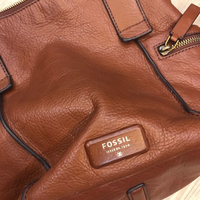 Sterlings - Fossil cross body bags allow you the freedom... | Facebook
