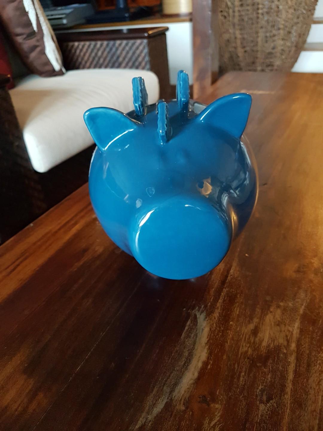 Salt & Pepper S&P Piggy Bank, Everything Else on Carousell