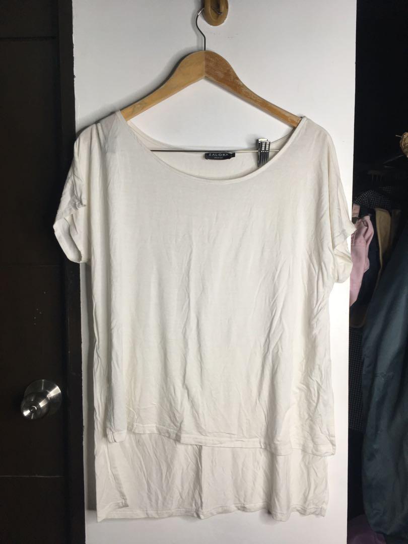 White loose blouse w long back (Category: Blouses) located in Marikina City. Submitted by reesespieces1 (Listing ID 179883225, Image 1). Description: .