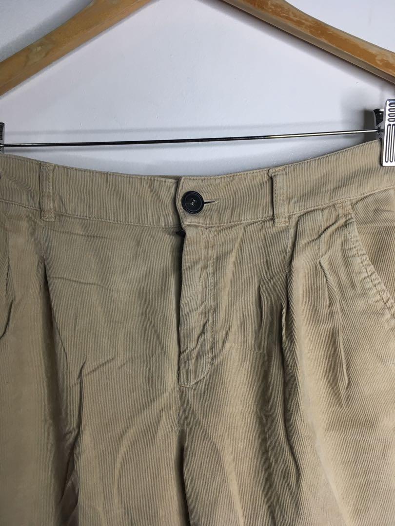 Zara basic khaki corduroy pants (Category: Trousers) located in Marikina City. Submitted by reesespieces1 (Listing ID 179818439, Image 2). Description: .
