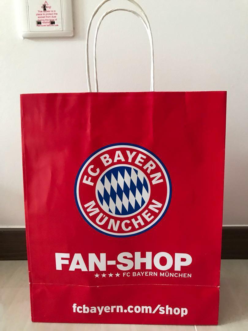 Verwisselbaar Bij scheuren FC Bayern Munchen Paper Bag (From Germany Munich official shop), Men's  Fashion, Bags, Belt bags, Clutches and Pouches on Carousell