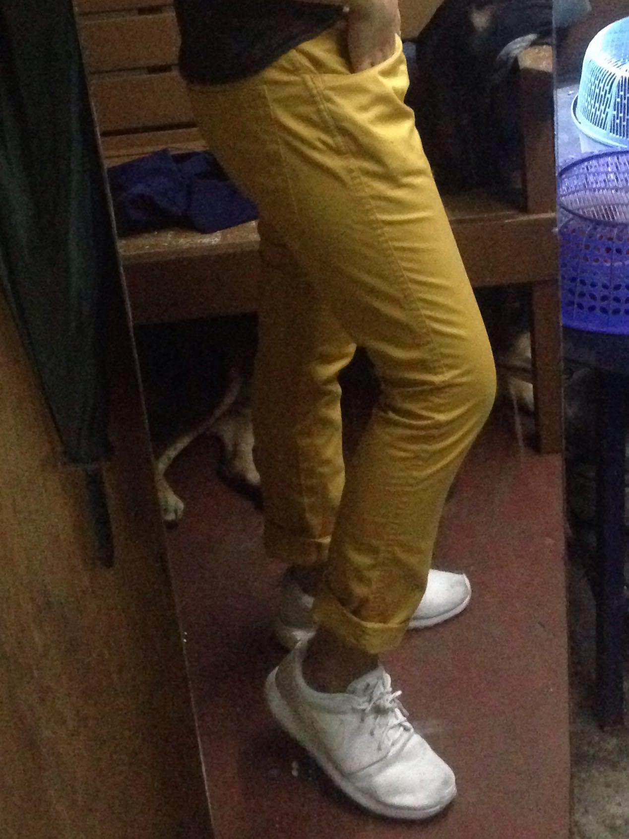 levis mustard jeans