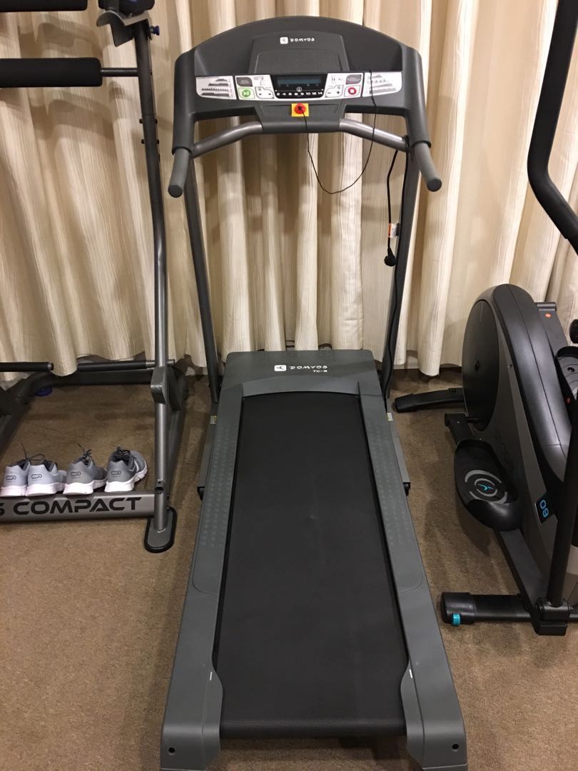 RARELY USED TREADMILL, Sports Equipment, Exercise & Fitness, Cardio