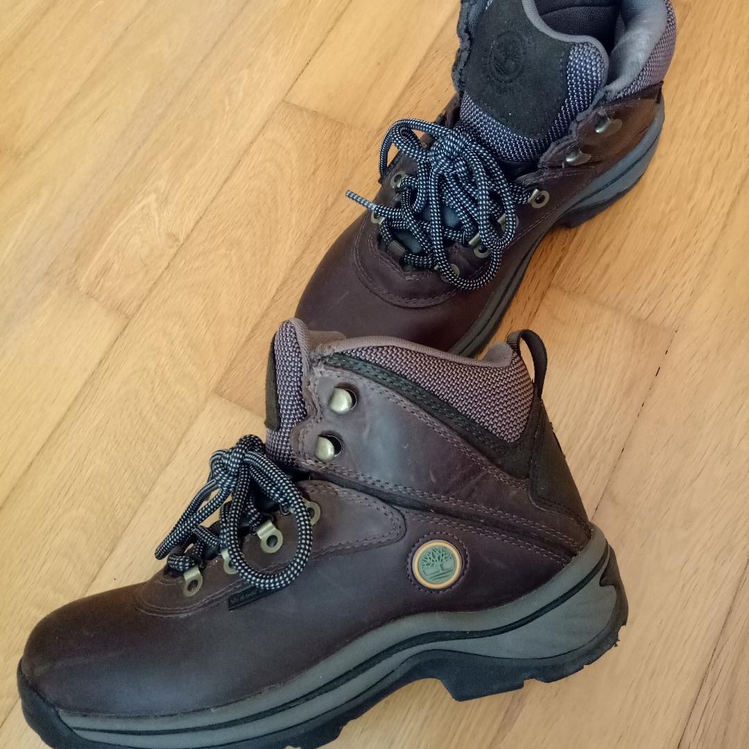women's white ledge mid waterproof hiking boots