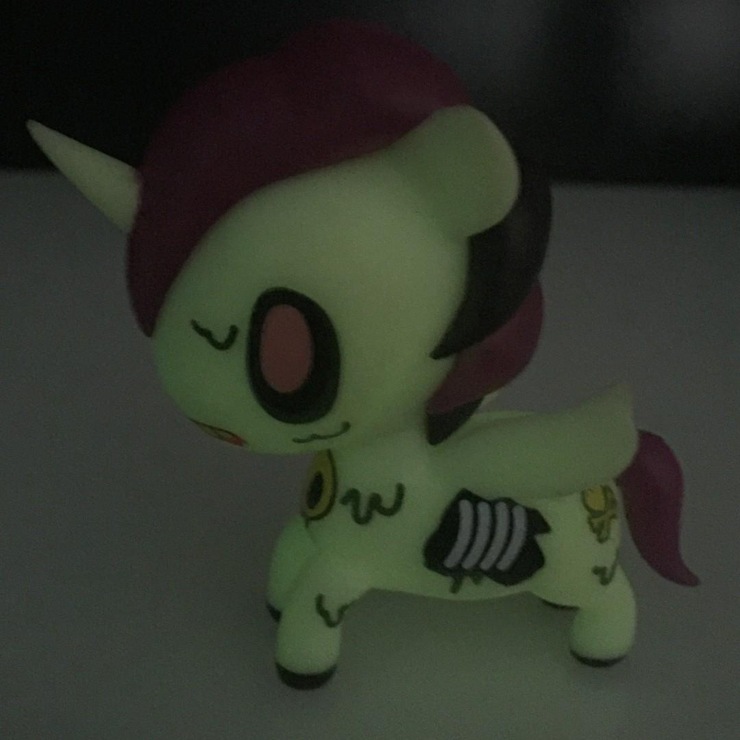 Spilla in smalto duro The Ghost Glitter and Glow in the Dark
