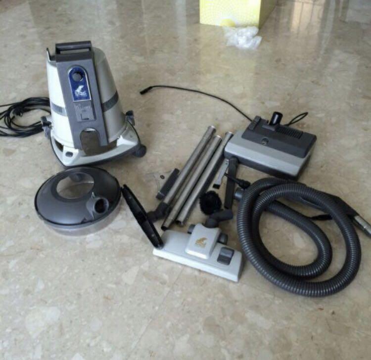 2nd hand Delphin vacuum cleaner, Home Appliances, Cleaning & Laundry on Carousell