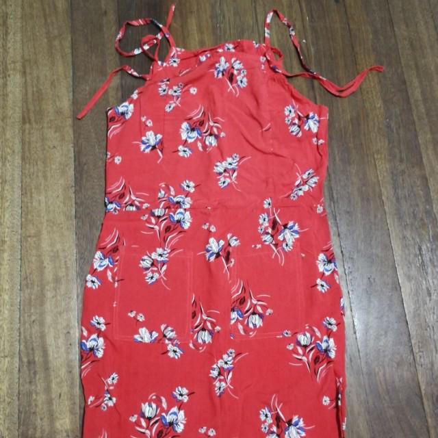 A-Line fitted Floral Dress (Category: Dresses) located in Quezon City. Submitted by caryl26 (Listing ID 180220157, Image 1). Description: Never been used Good quality Best fit XS-S.