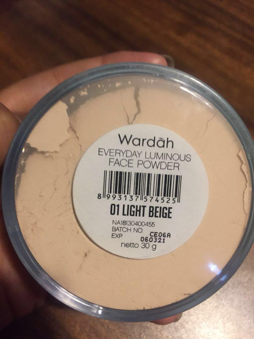 Bedak Tabur Wardah Light Beige Kesehatan Kecantikan Rias Wajah Di Carousell
