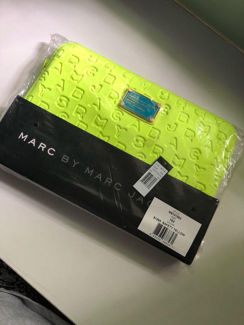Følg os handicap Snor MARC JACOBS Laptop Case/Sleeve for MacBook Air 11 inch, Computers & Tech,  Parts & Accessories, Laptop Bags & Sleeves on Carousell