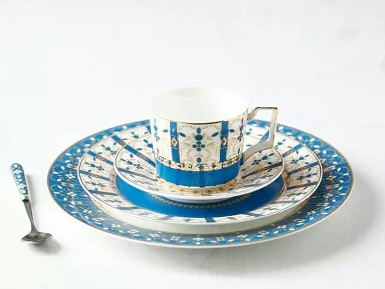 Royal Classic Bone China Quadro Set Everything Else Others On Carousell