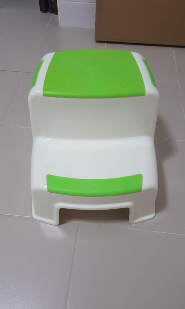 Step stool (Category: Chairs) located in Singapore. Submitted by purplebubble (Listing ID 180222498, Image 1). Description: .