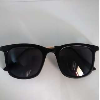 Kacamata hitam / sunglasses