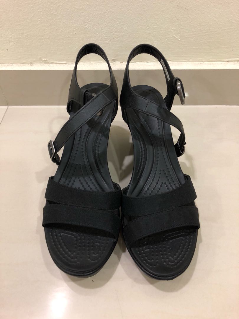crocs wedges black