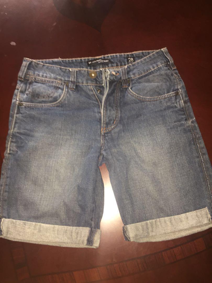 Denim Shorts Cotton On (Category: Shorts) located in Manila. Submitted by moby030 (Listing ID 175218915, Image 1). Description: Cotton On Denim Shorts size 28 Just fitted never been used because the size was too small. Orig Price: P1200 still neg.