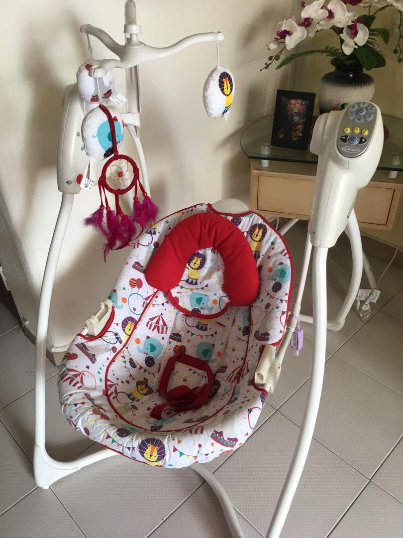 Graco Baby automatic swing cradle