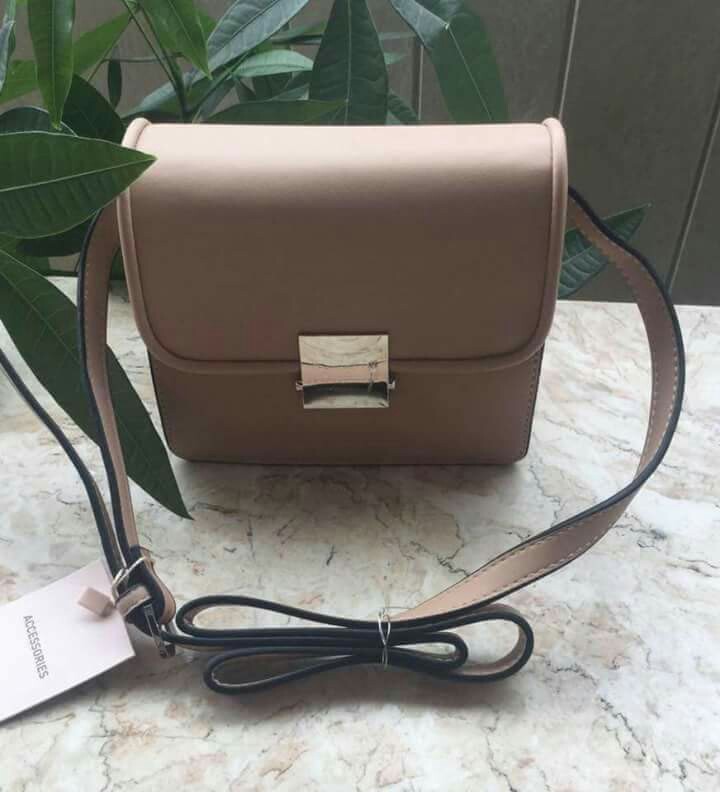 Pull and bear sling bag Clearance