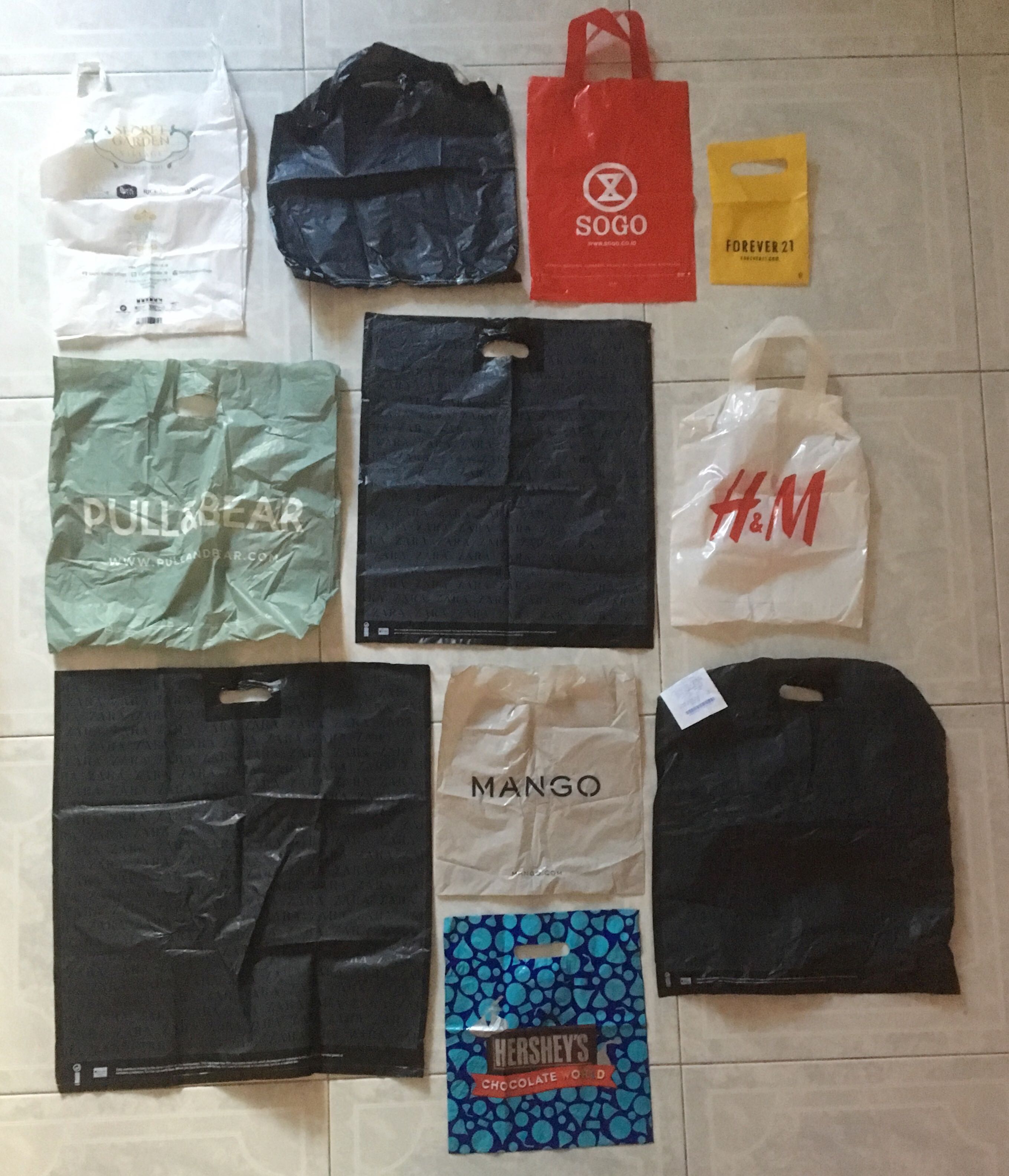 shopping bag plastik Preloved Fesyen Wanita Tas & Dompet di Carousell photo photo photo