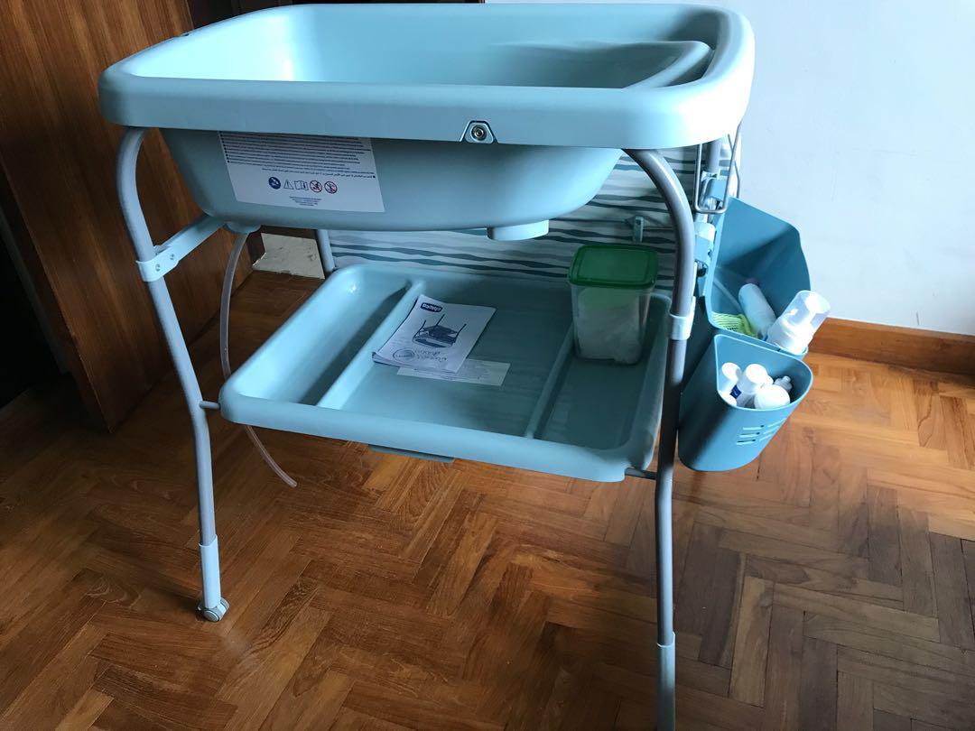 chicco bath tub and changing table