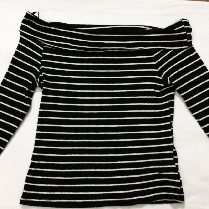 F21 long sleeved off shoulder (Category: Longsleeves) located in Manila. Submitted by elshdwn (Listing ID 180437123, Image 1). Description: .