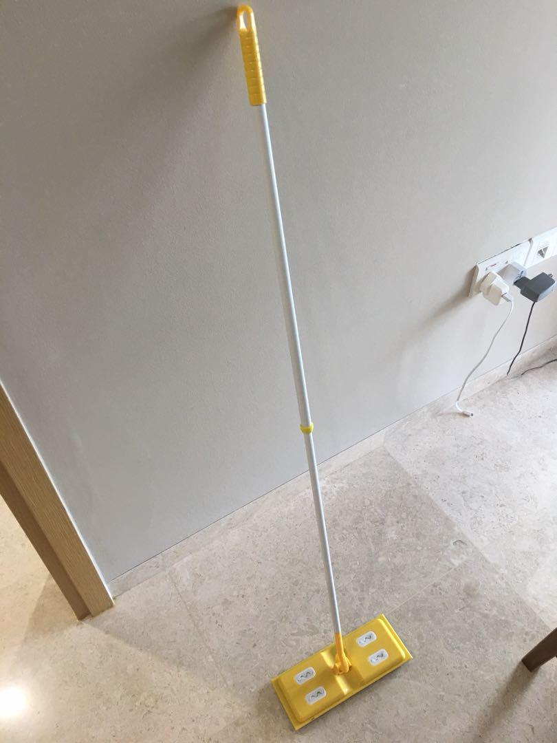Free Daiso Floor Wiper Everything Else On Carousell