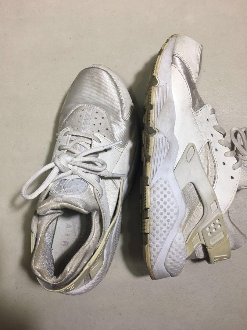 nike huarache dirty white