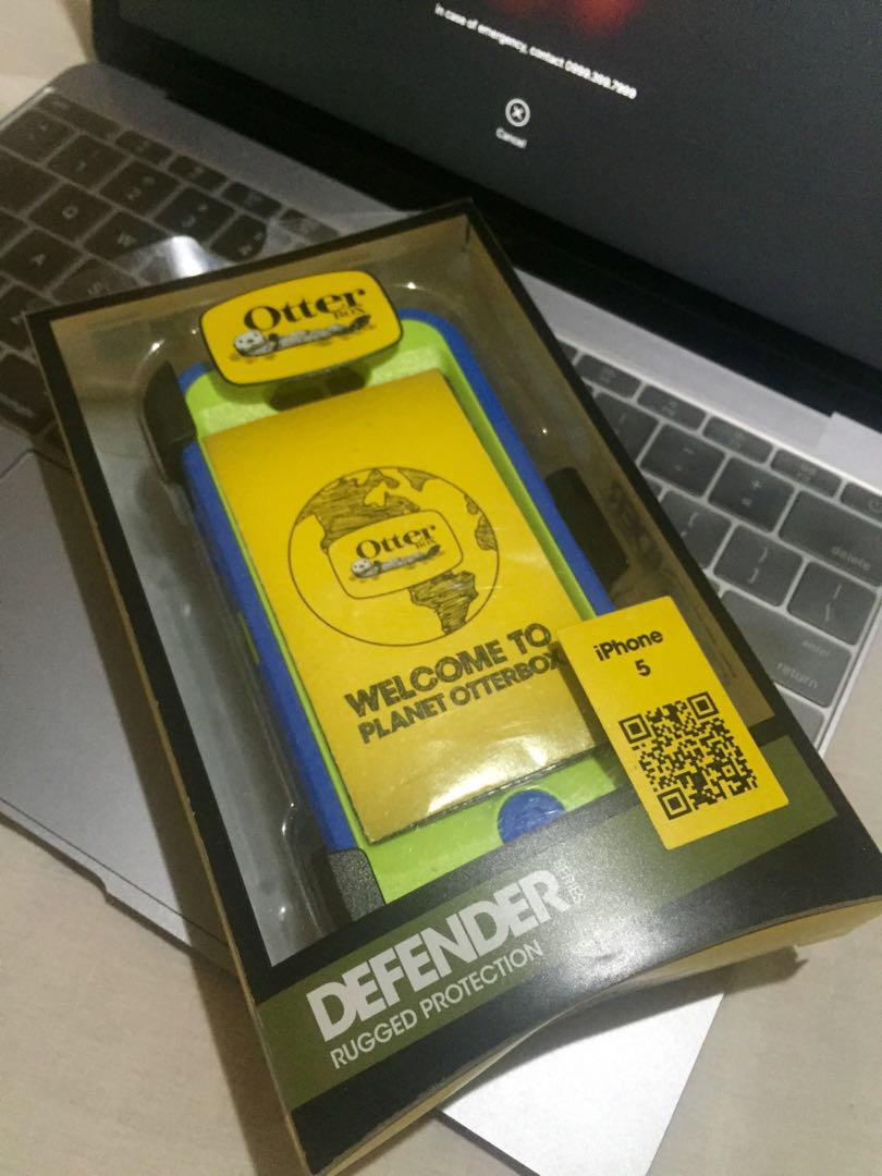 Otterbox Defender Series Case for iPhone 5/5s/SE (Category: Cases & Sleeves) located in Las Pinas. Submitted by elektraaaa (Listing ID 180462785, Image 2). Description: Defender Series Case for iPhone 5/5s/SE Rugged case for everyday adventures Otterbox kiosk price: P2,850! Deflect the accidents and action that come your way every day with your rugged iPhone SE case. Three sturdy layers keep your phone safe from drops, dirt and scrape taking on a
