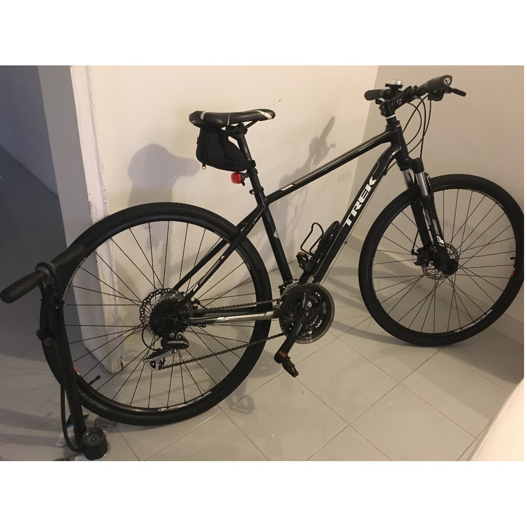 aluminium hybride Bloeden Trek 8.3ds Hybrid Bike along with accessories (spare tyre kit, full size  pump, spare pump, ring light), Sports Equipment, Bicycles & Parts, Bicycles  on Carousell